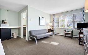 The Lighthouse Inn & Suites